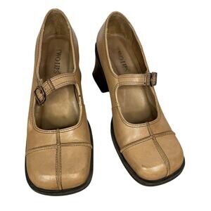Two Lips Y2K block heels tan size 8